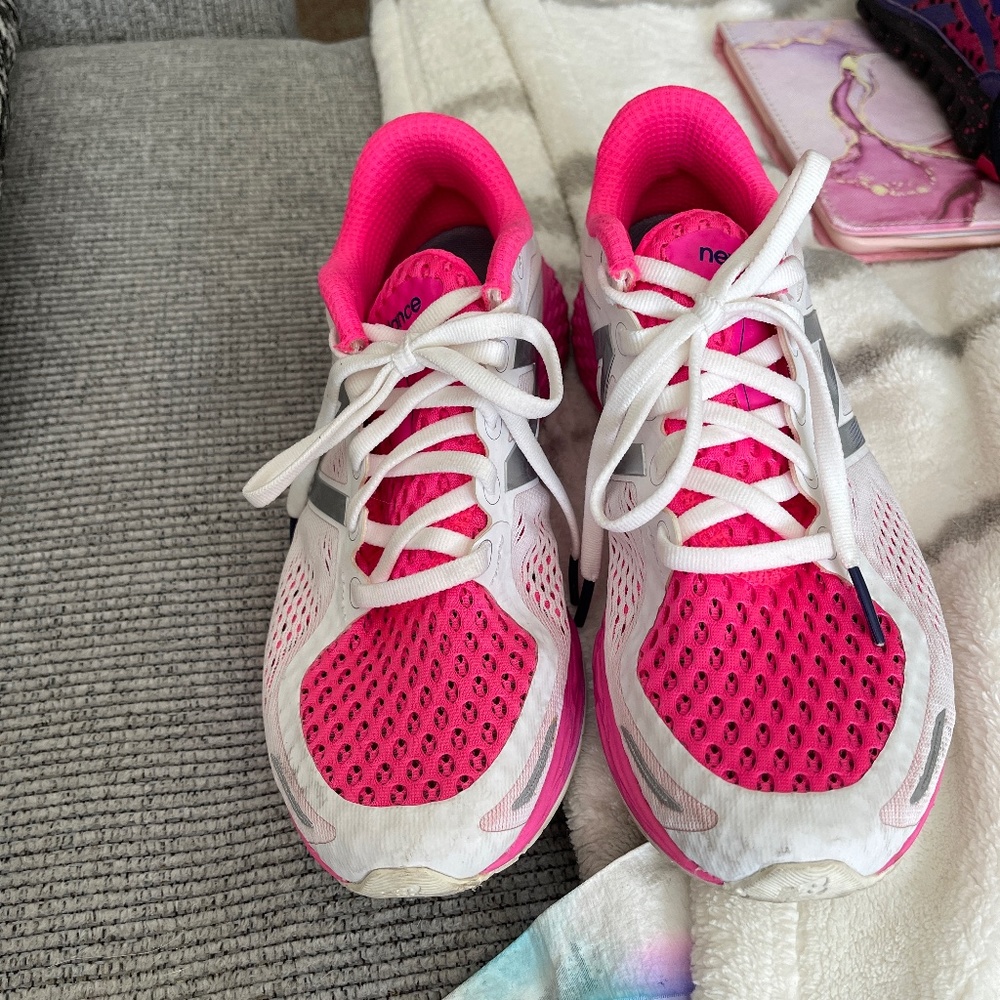 New Balance tennis shoes
